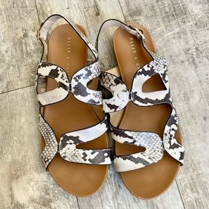 💥4/$15 Snakeprint Sandals